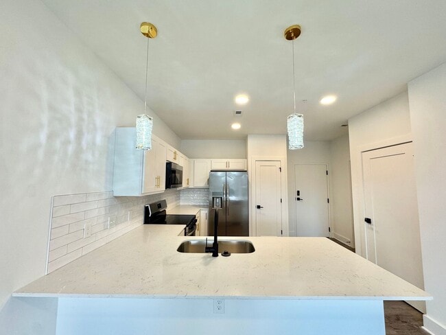 Building Photo - Beautiful NEW 1-Bed, 1- Bath Apartment in Rock Hill!