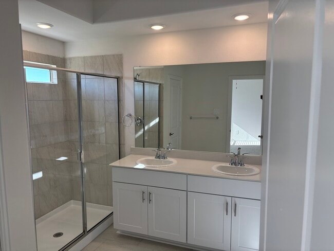 Building Photo - New Home for the New Year!