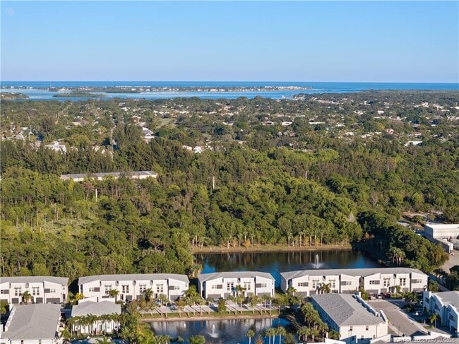 Building Photo - 3931 SE Mentmore Ln