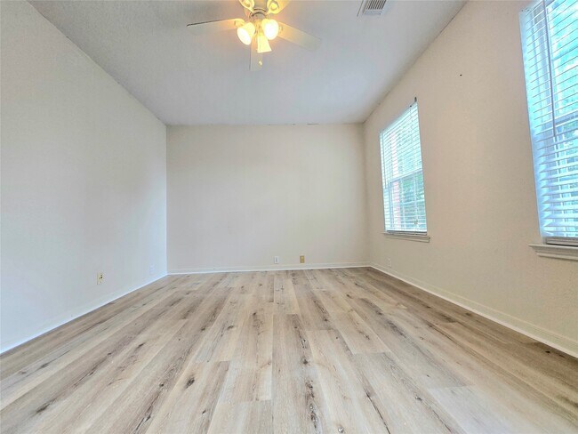 Building Photo - 11918 S Brenton Knoll Dr