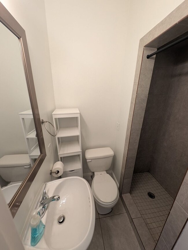 Building Photo - Perfect home directly across from TU!!