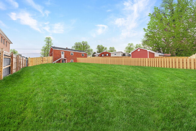 Rear yard great for entertaining, gardening, pets or others! - 3233 Apex Cir