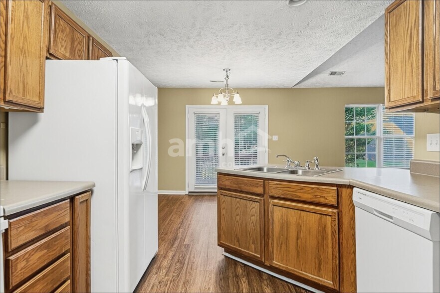 Building Photo - 1423 Newbury Ln