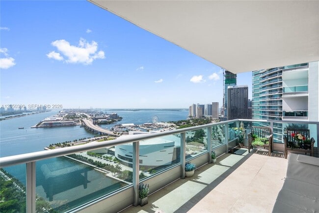 Building Photo - 900 Biscayne Blvd