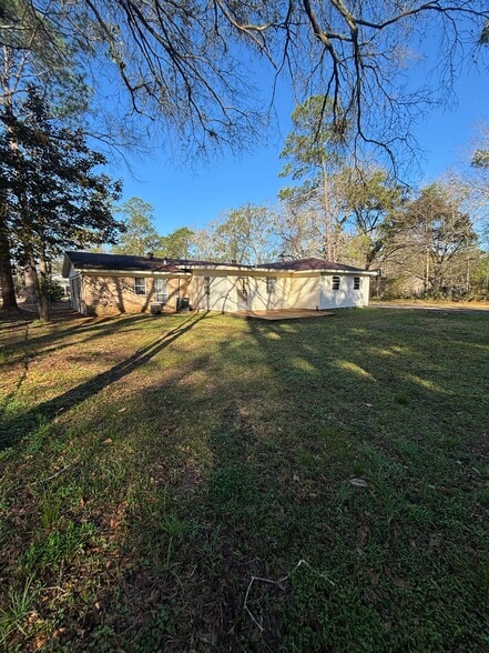 Building Photo - 14 Sara Forest Dr