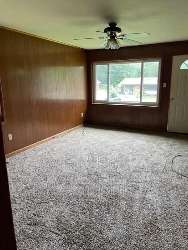 Building Photo - 652 Skyline Dr