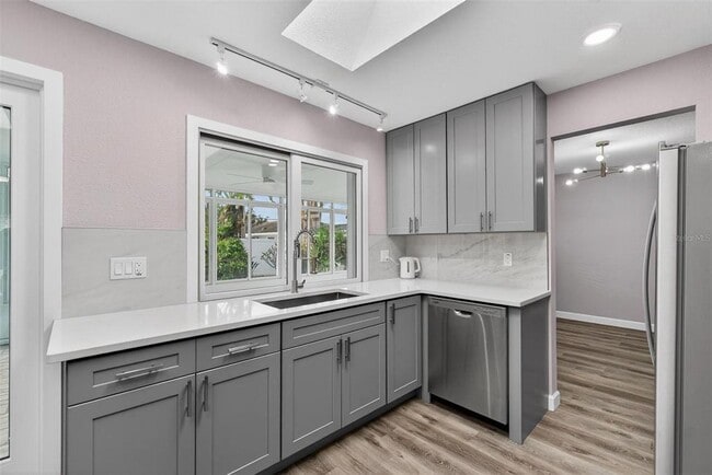 Building Photo - 5630 Venetian Blvd NE