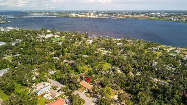 Building Photo - 1735 4th Ave E