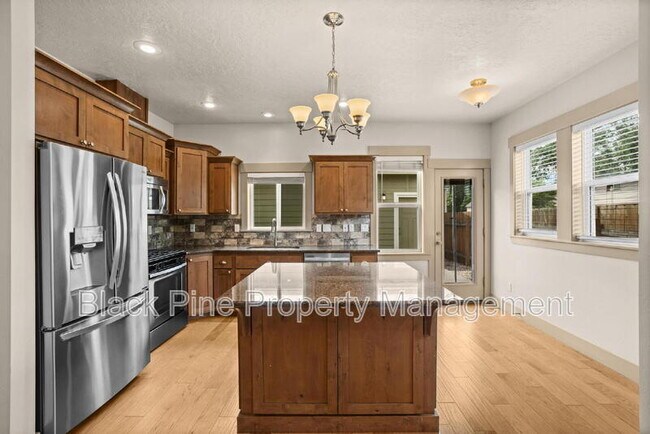 Building Photo - 909 N 31st St