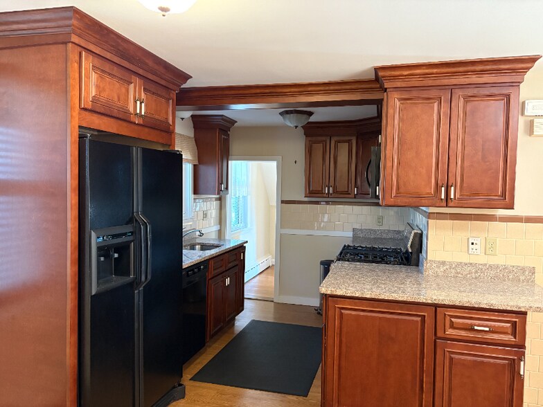 Building Photo - 77 Purchase St