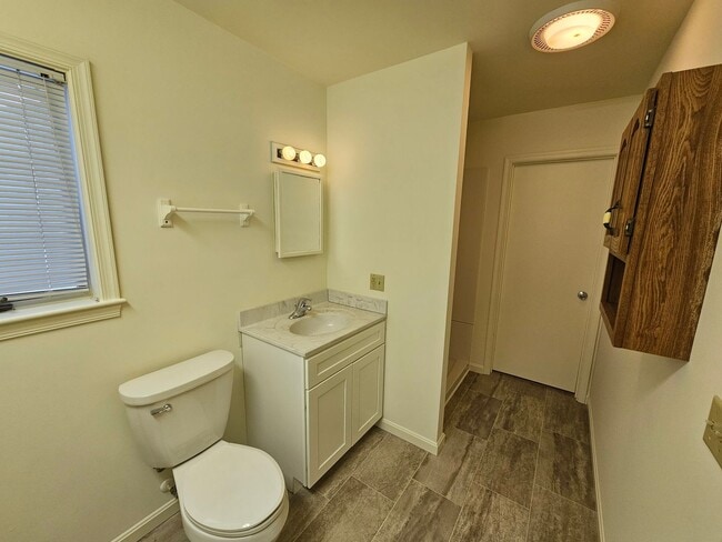 Building Photo - 616 N Washington St