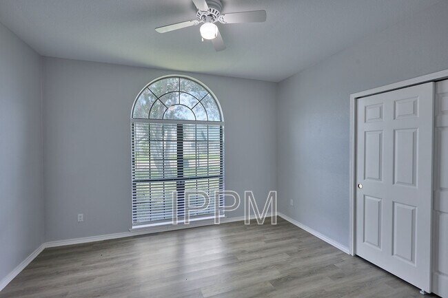 Building Photo - 1813 Lazy Lake Dr