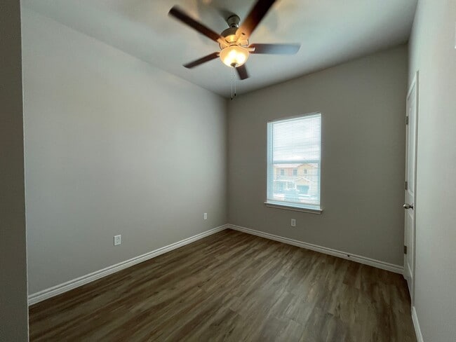 Building Photo - 115 Peruna Dr