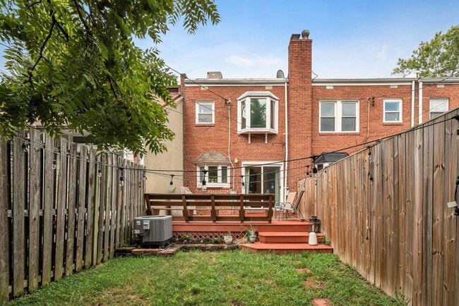 Building Photo - 1813 Leslie Ave