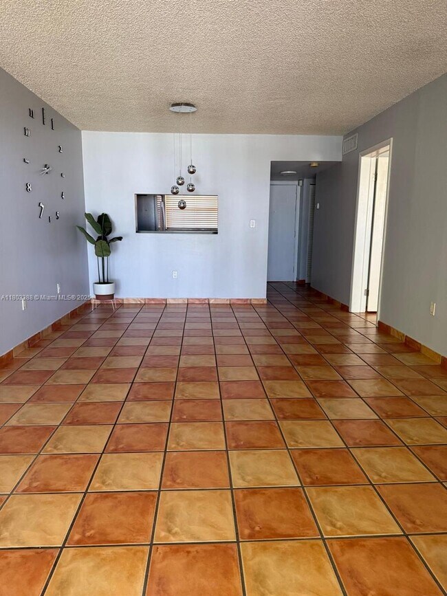 Building Photo - 10845 SW 112th Ave