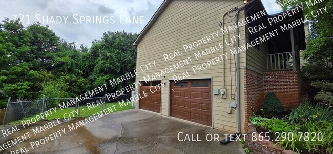 Building Photo - 721 Shady Springs Ln