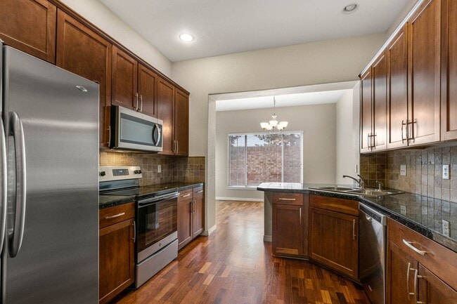 Building Photo - Spacious Townhome in Cherry Creek School District