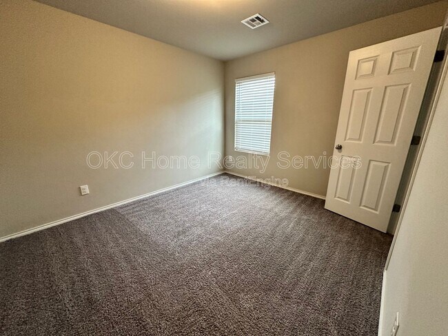 Building Photo - 9913 Rattlesnake Ln