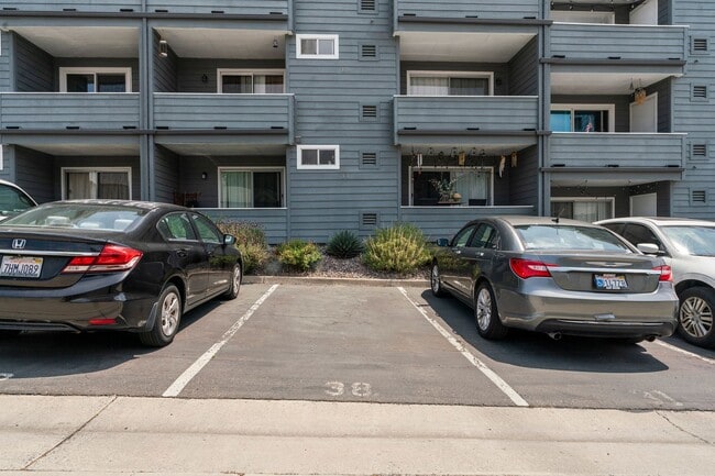 Building Photo - MOVE IN SPECIAL- $500 off First Months Ren...