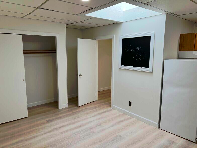 Building Photo - 113 Main St E