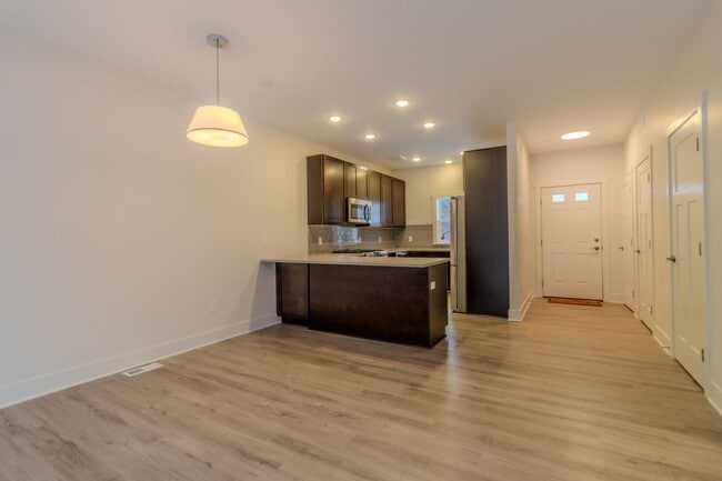 Building Photo - Trailside Condo-2 Bd 2.5 Bath