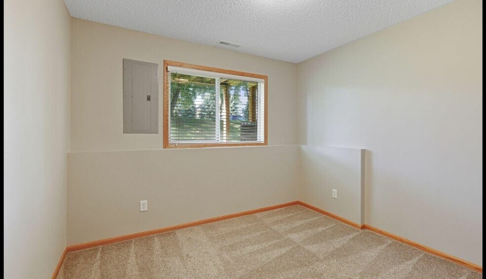 Den - 8437 W 149th St