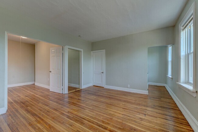 Building Photo - 3953 Tholozan Ave