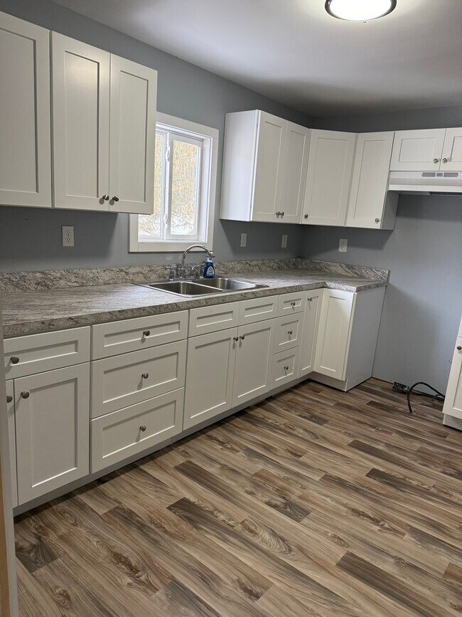 Building Photo - 157 S Laurel St