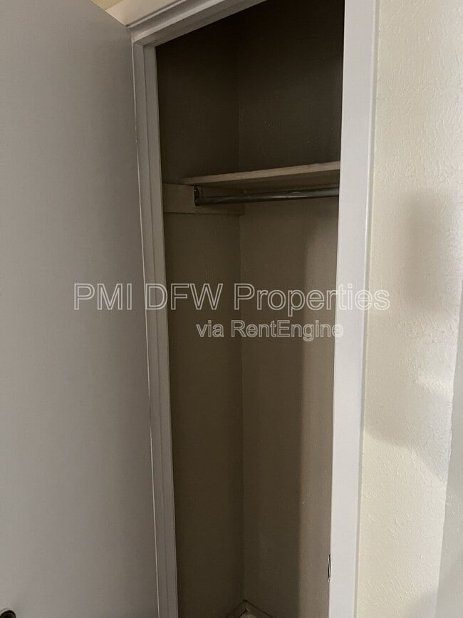 Building Photo - 1510 Cherrycrest Ln