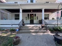Building Photo - One Bedroom - Walking Distance to Marth's Vineyard!