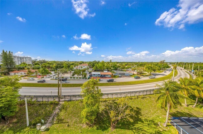 Building Photo - 1175 NE Miami Gardens Dr