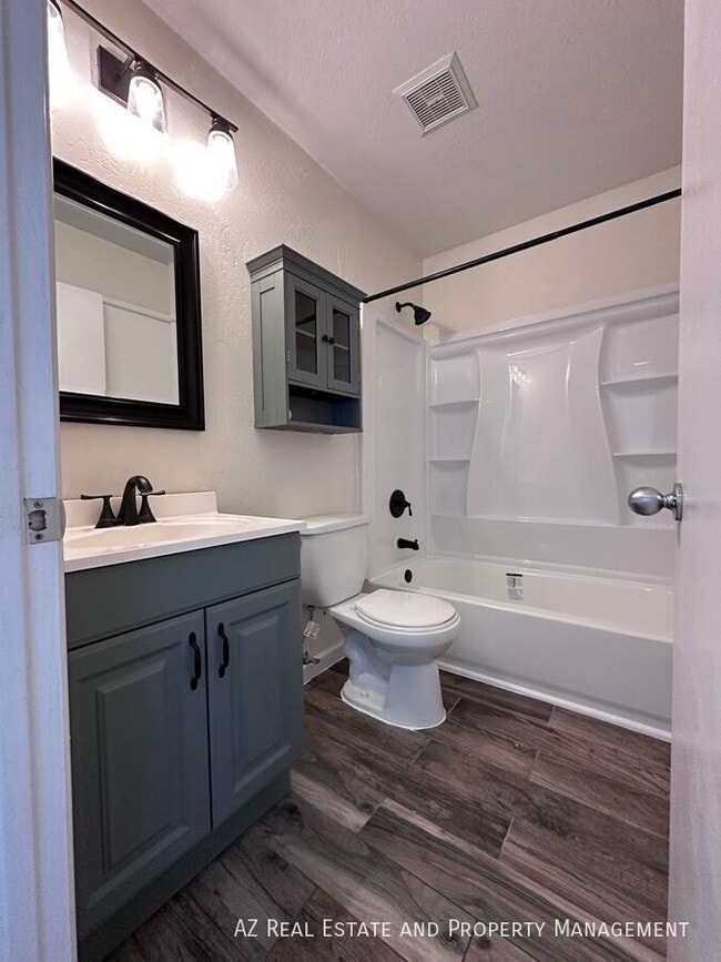 Building Photo - 1126 W Elliot Rd