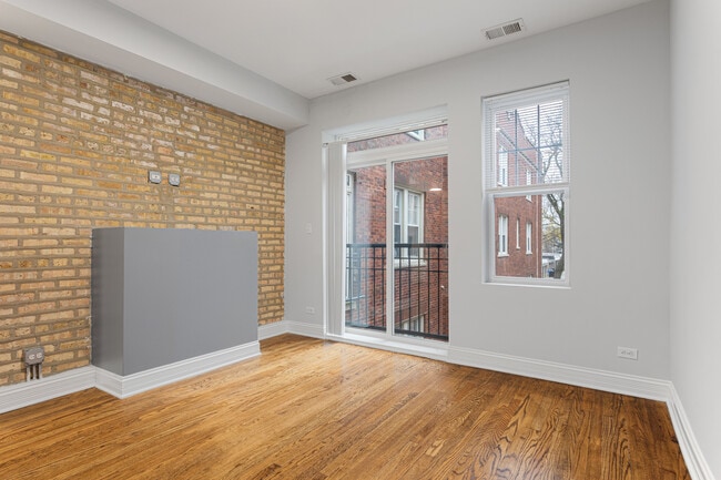 Building Photo - 2009 W Jarvis Ave