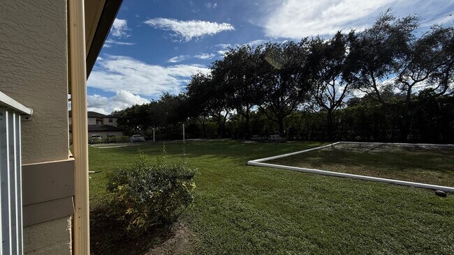 Building Photo - 2080 Greenview Shores Blvd