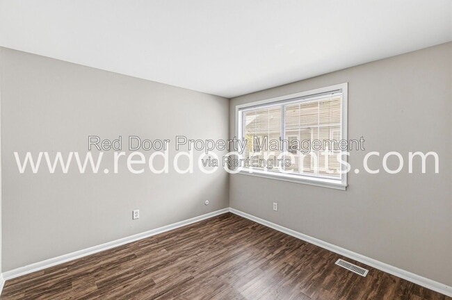 Building Photo - 335 1st Ave NW