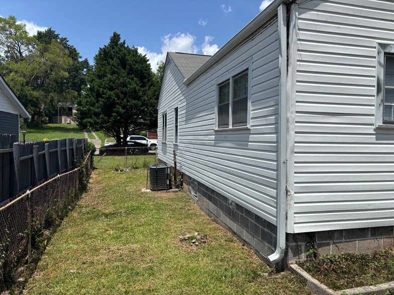 Building Photo - 1515 35th Street Ensley