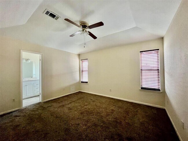 Building Photo - 3038 Sam Houston Dr