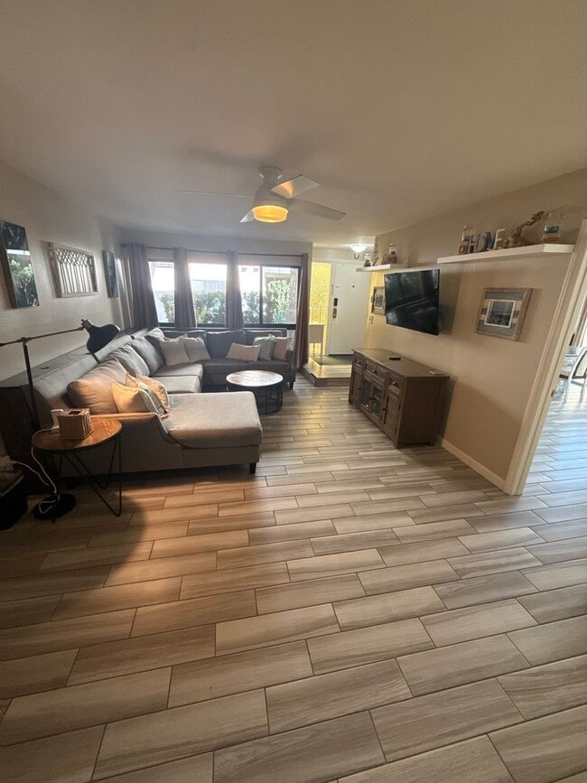Building Photo - 2BR / 2.5BA Townhome in Prime Solana Beach...