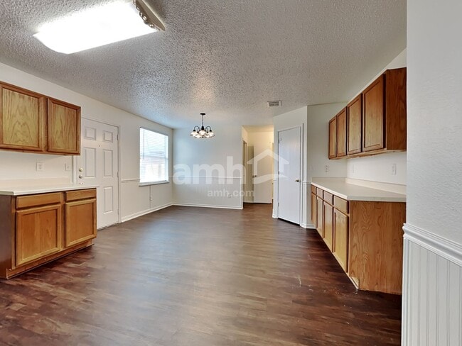 Building Photo - 205 Phlox Ln