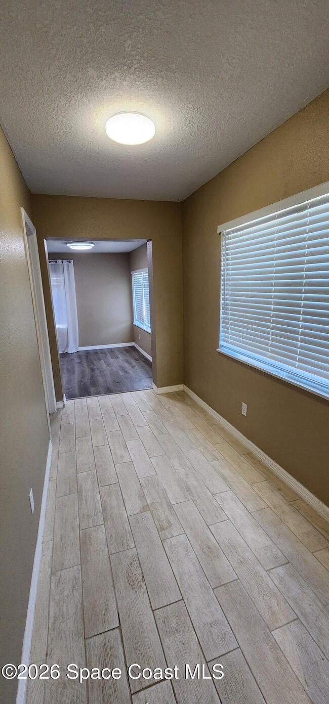 Building Photo - 1301 Lynne Dr