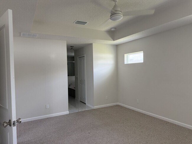 Building Photo - 4634 SW Athena Dr