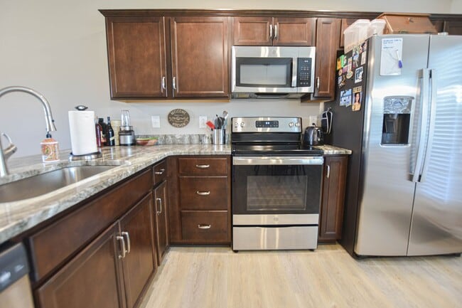 Building Photo - Pet Friendly Four Bedroom with Basement!