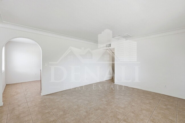Building Photo - 3801 N 4th Ave