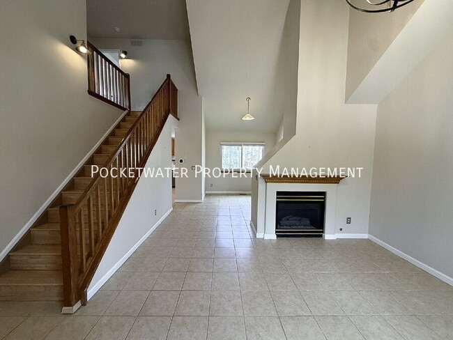 Building Photo - 575 Spruce Cir