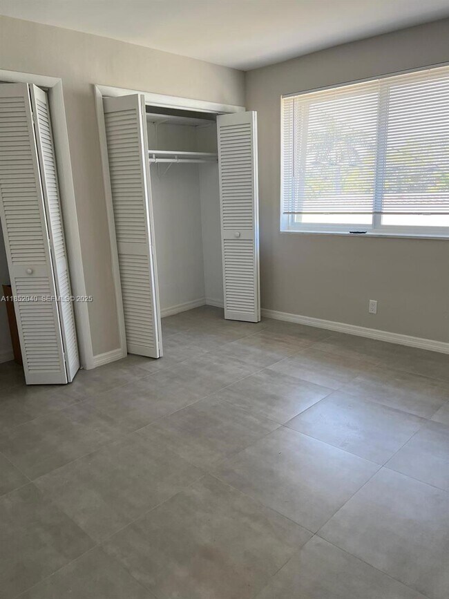 Building Photo - 2175 NE 56th St