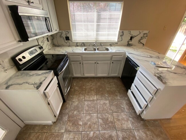 Building Photo - 3051 Ironwood Ct