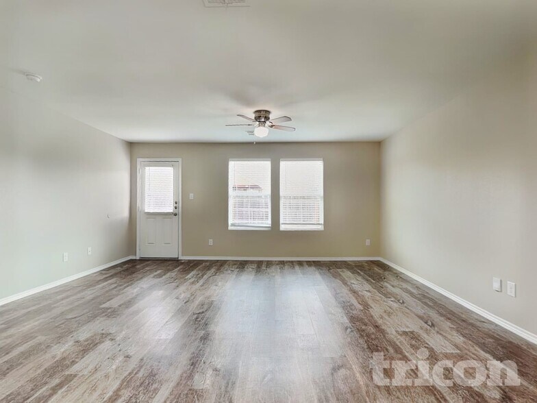 Building Photo - 424 Mallow Dr