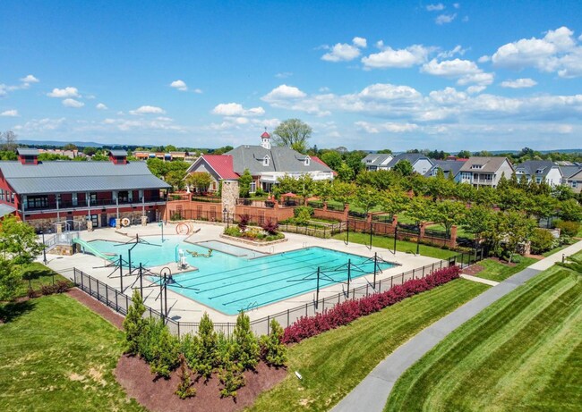 Building Photo - 1113 Long Farm Cir