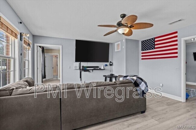 Building Photo - 209 E Mcgowan St