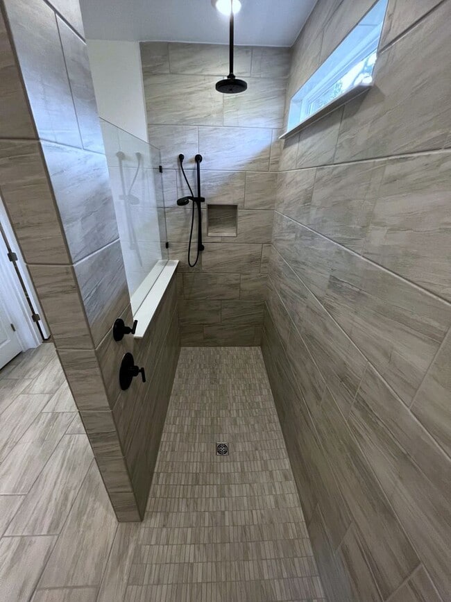 Building Photo - 106 Middle Crk Rd